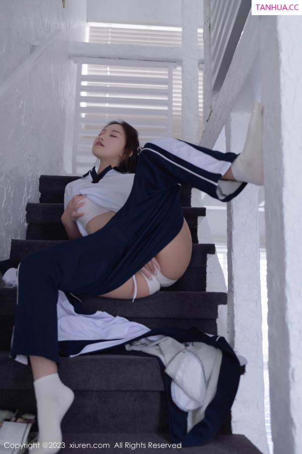   [XiuRen]高清写真图 2023.10.18 No.7528 杏子Yada 制服美腿第21张图片